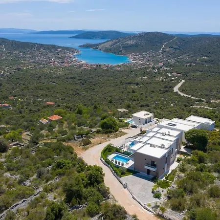 Orange Tree With Private Pool 빌라 Vinišće