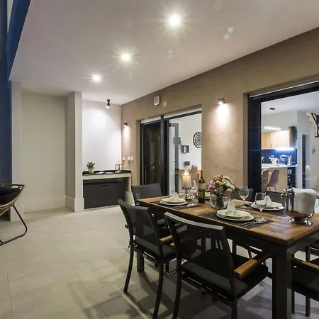 Orange Tree With Private Pool 빌라 *