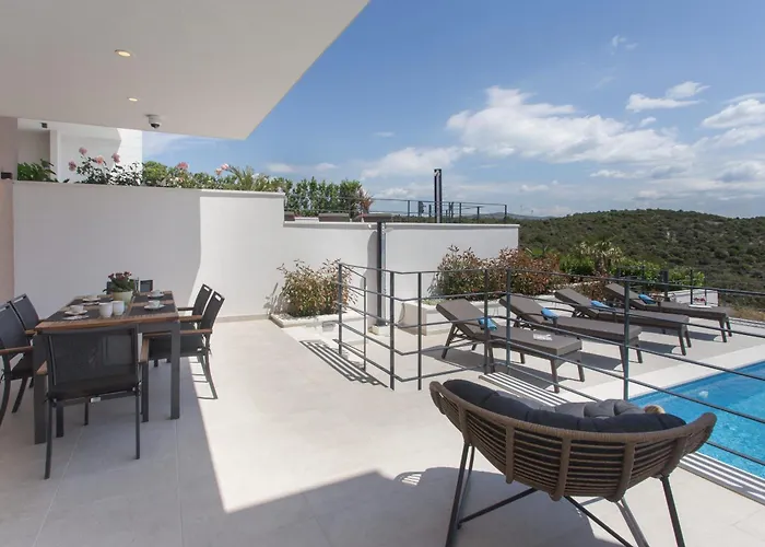 Orange Tree With Private Pool Βίλα Vinišće