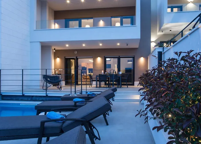 Orange Tree With Private Pool Βίλα Vinišće