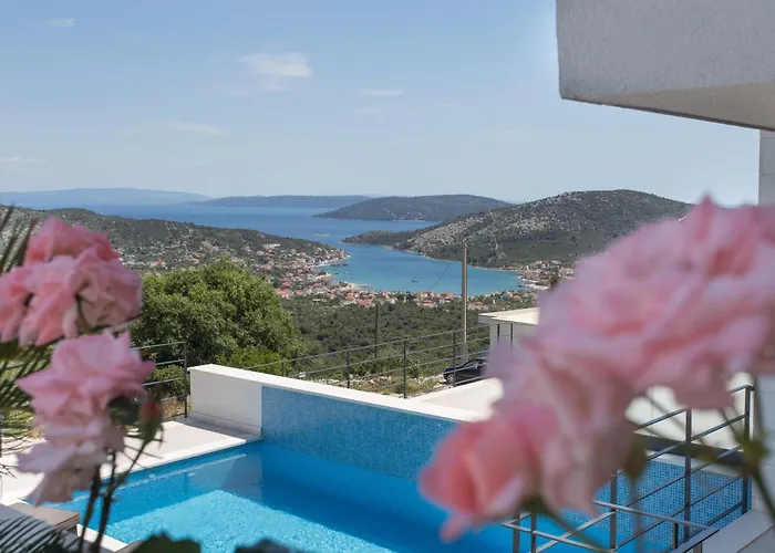 Orange Tree With Private Pool Vinišće